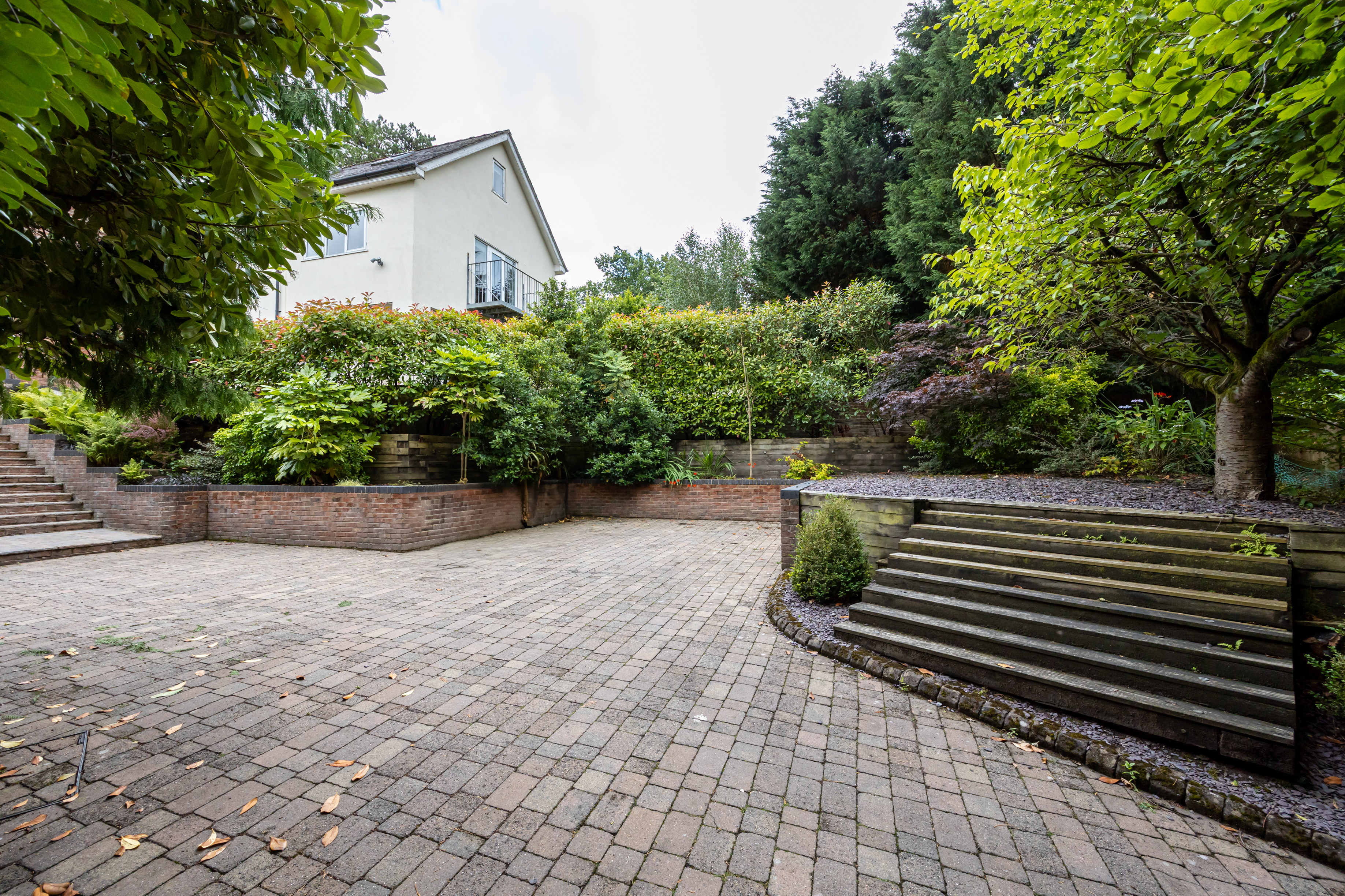 Alderley Edge 7-8 bedroom, 6 Ensuites, Cinema Room, Detached, Secure, Private